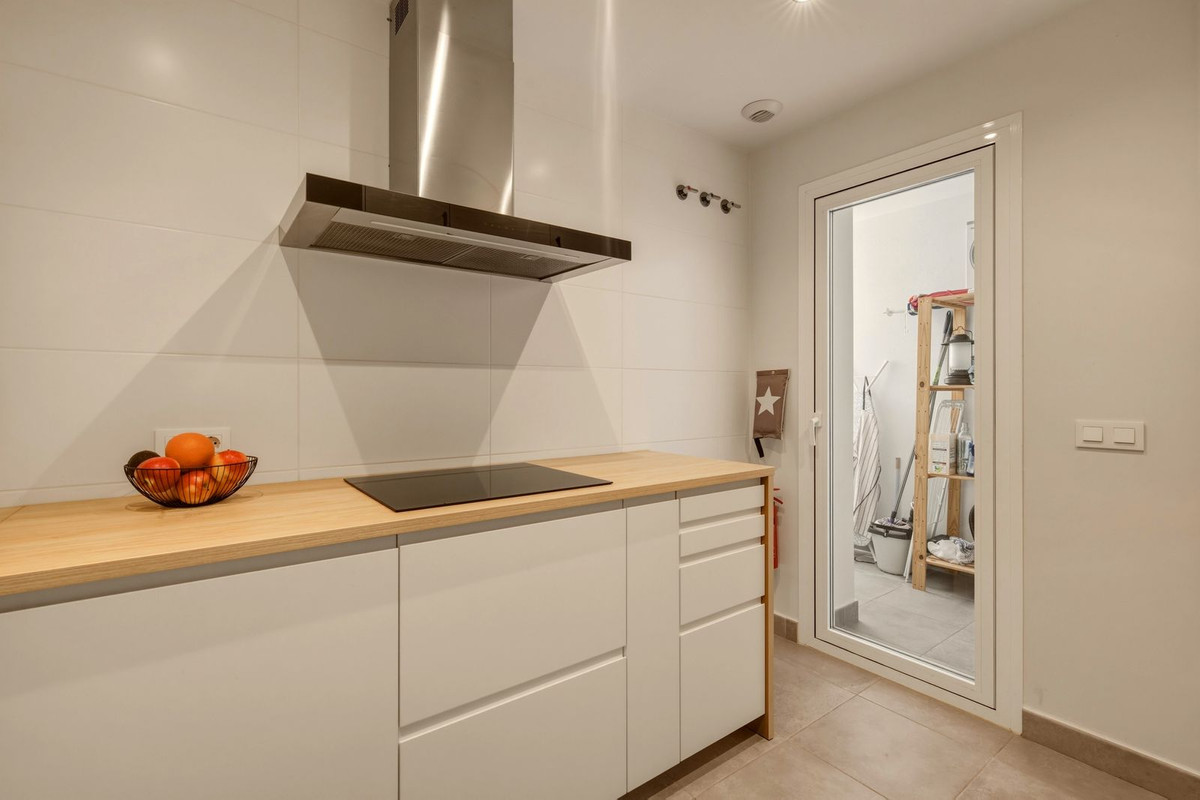 3 Bed Apartment for sale in Estepona Costa Del Sol, Málaga, Spain