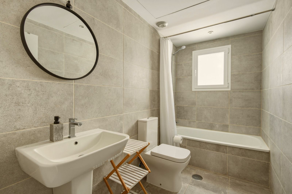 3 Bed Apartment for sale in Estepona Costa Del Sol, Málaga, Spain
