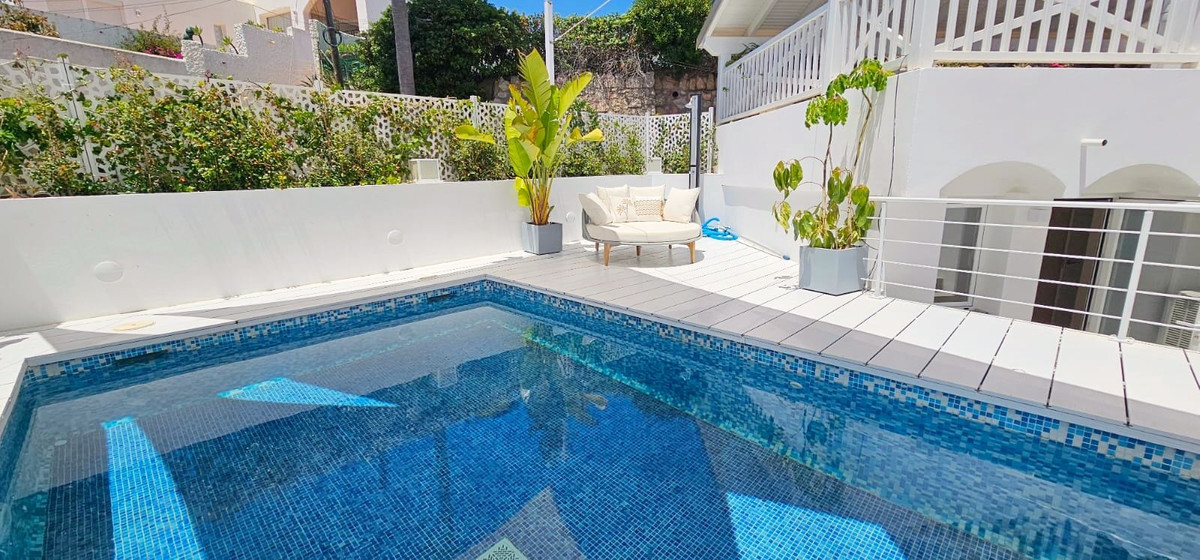 3 Bed Townhouse for sale in Estepona Costa Del Sol, Málaga, Spain