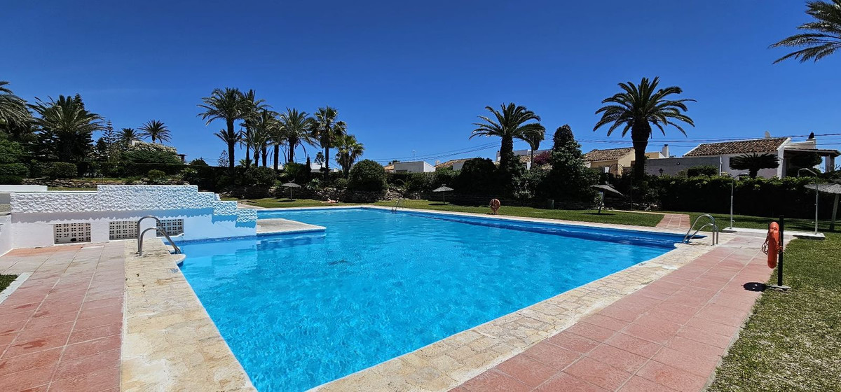 3 Bed Townhouse for sale in Estepona Costa Del Sol, Málaga, Spain