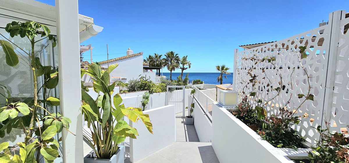3 Bed Townhouse for sale in Estepona Costa Del Sol, Málaga, Spain