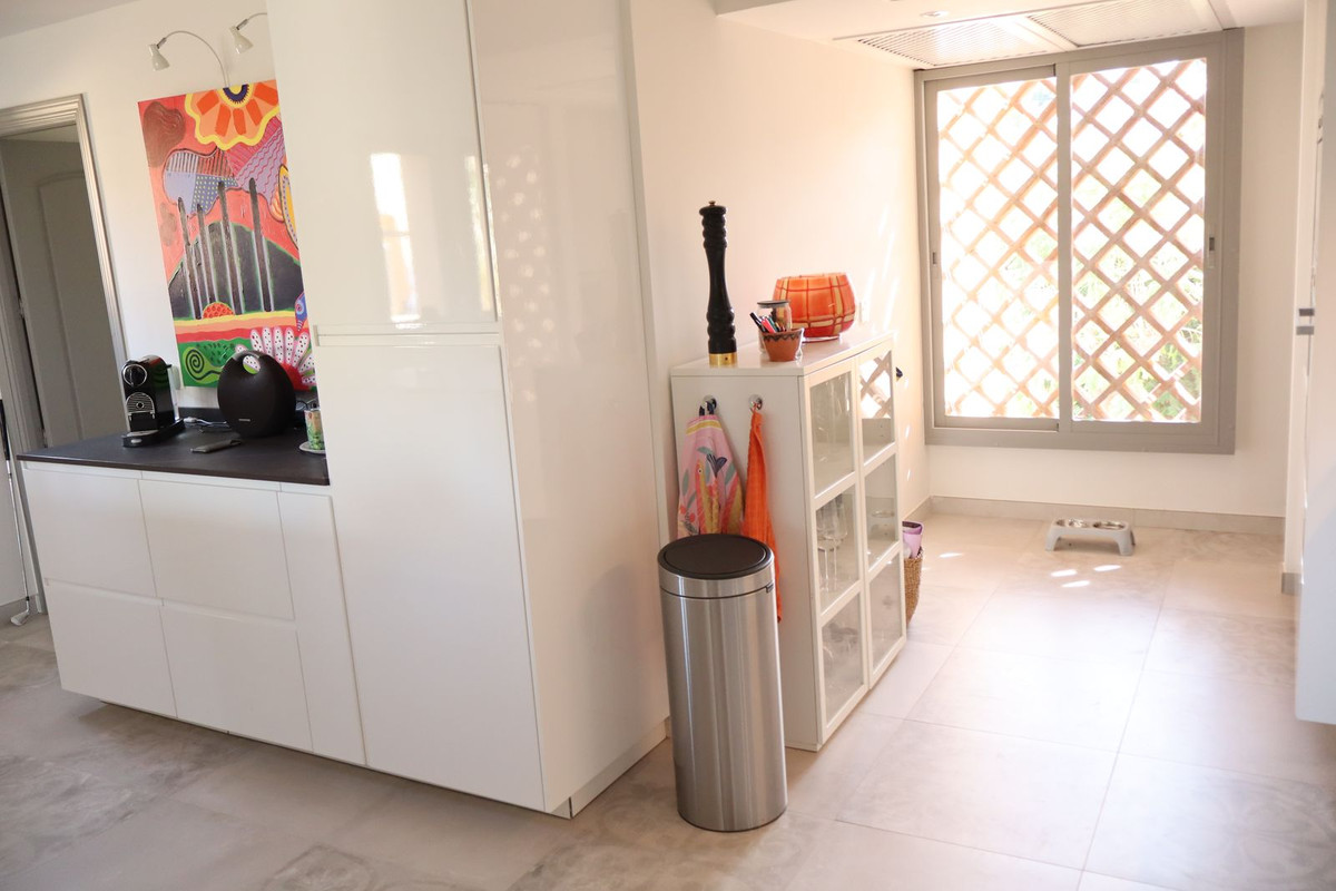3 Bed Apartment for sale in Atalaya Costa Del Sol, Málaga, Spain