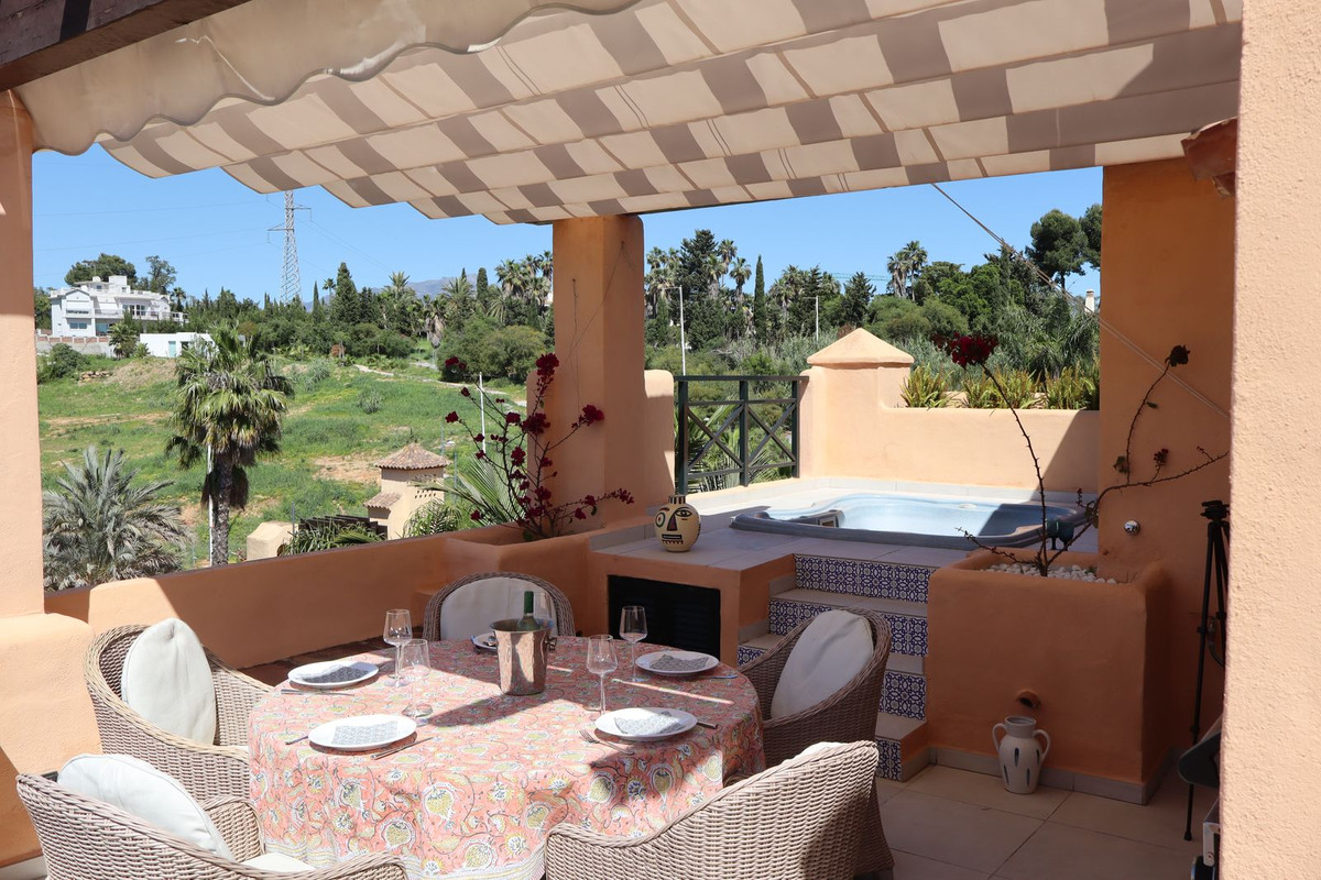 3 Bed Apartment for sale in Atalaya Costa Del Sol, Málaga, Spain