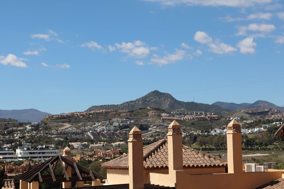 3 Bed Apartment for sale in Atalaya Costa Del Sol, Málaga, Spain