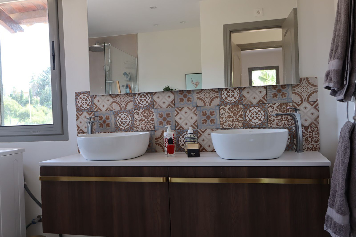 3 Bed Apartment for sale in Atalaya Costa Del Sol, Málaga, Spain
