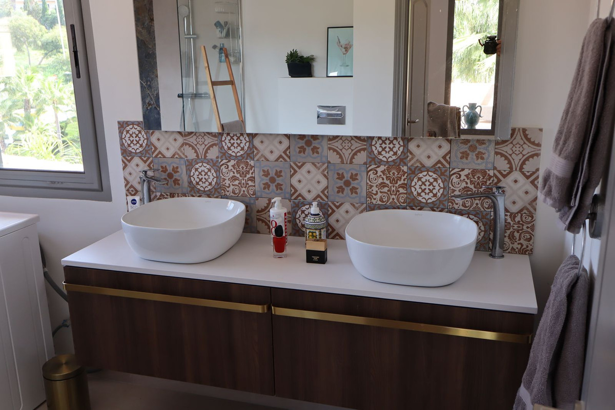3 Bed Apartment for sale in Atalaya Costa Del Sol, Málaga, Spain