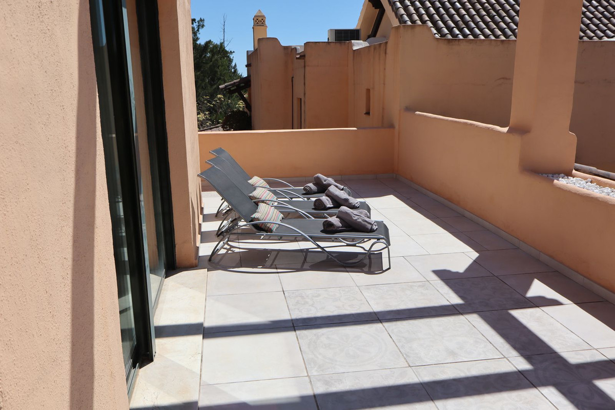 3 Bed Apartment for sale in Atalaya Costa Del Sol, Málaga, Spain