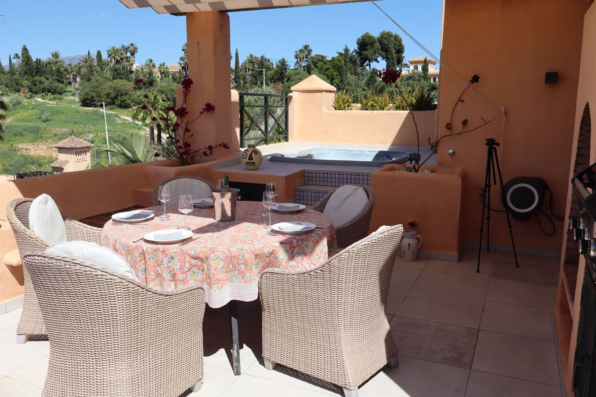 3 Bed Apartment for sale in Atalaya Costa Del Sol, Málaga, Spain