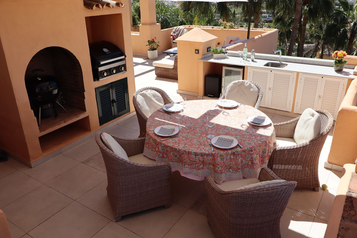 3 Bed Apartment for sale in Atalaya Costa Del Sol, Málaga, Spain