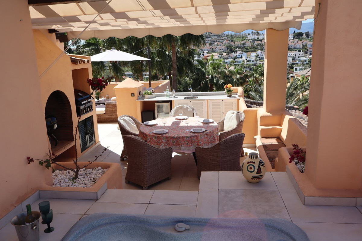 3 Bed Apartment for sale in Atalaya Costa Del Sol, Málaga, Spain