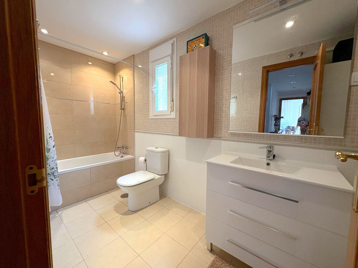 Se vende Pareada de 3 dormitorios en Costa Del Sol, Málaga, España