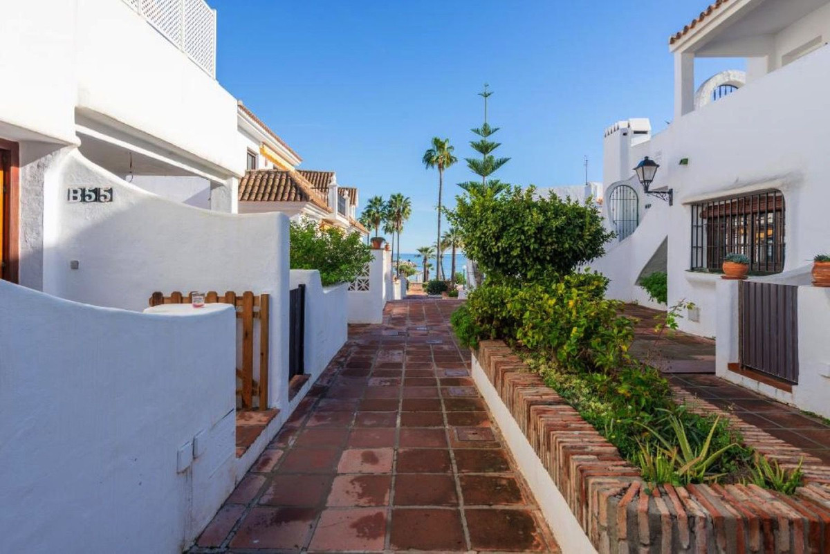 3 Bed Townhouse for sale in La Duquesa Costa Del Sol, Málaga, Spain