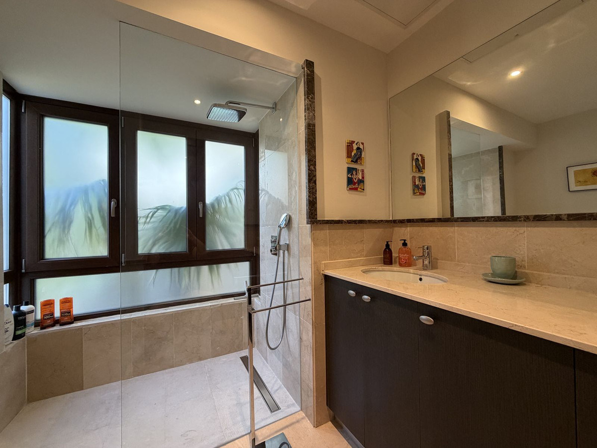 Se vende Villa - Chalet de 4 dormitorios en Costa Del Sol, Málaga, España
