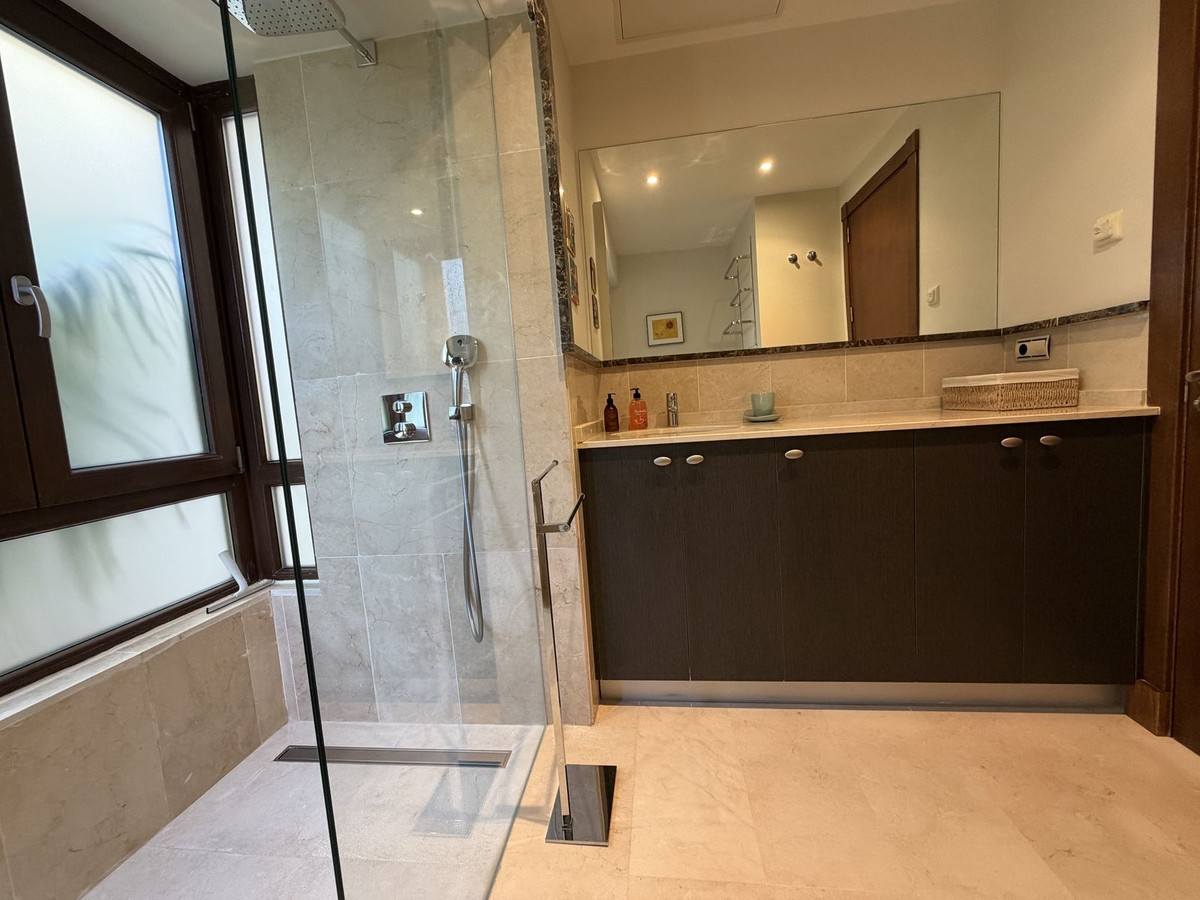 Se vende Villa - Chalet de 4 dormitorios en Costa Del Sol, Málaga, España