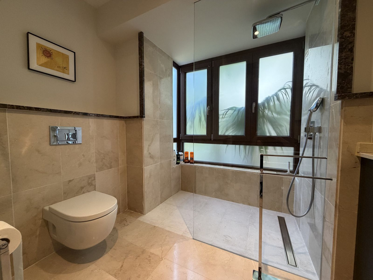 Se vende Villa - Chalet de 4 dormitorios en Costa Del Sol, Málaga, España
