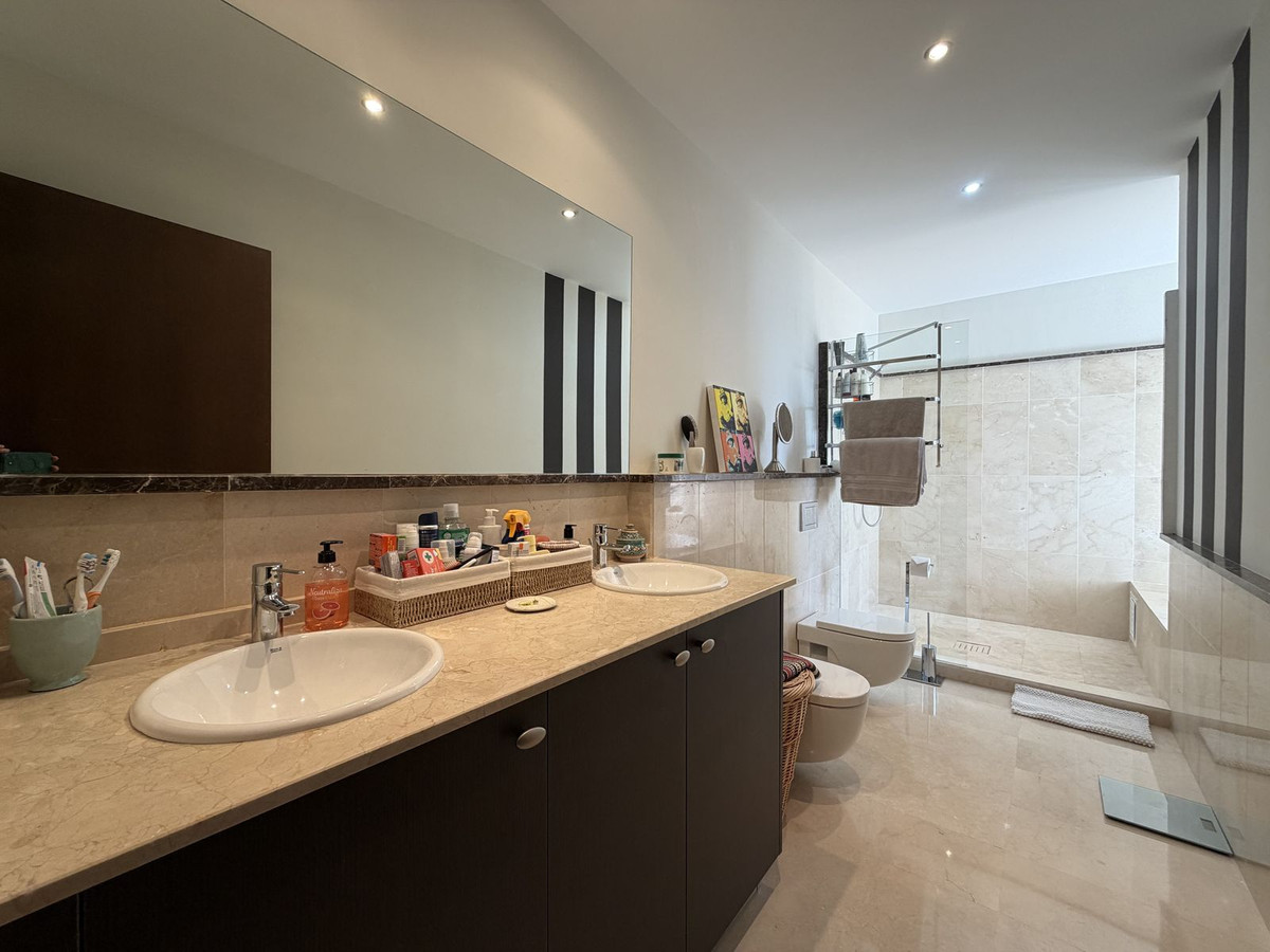 Se vende Villa - Chalet de 4 dormitorios en Costa Del Sol, Málaga, España