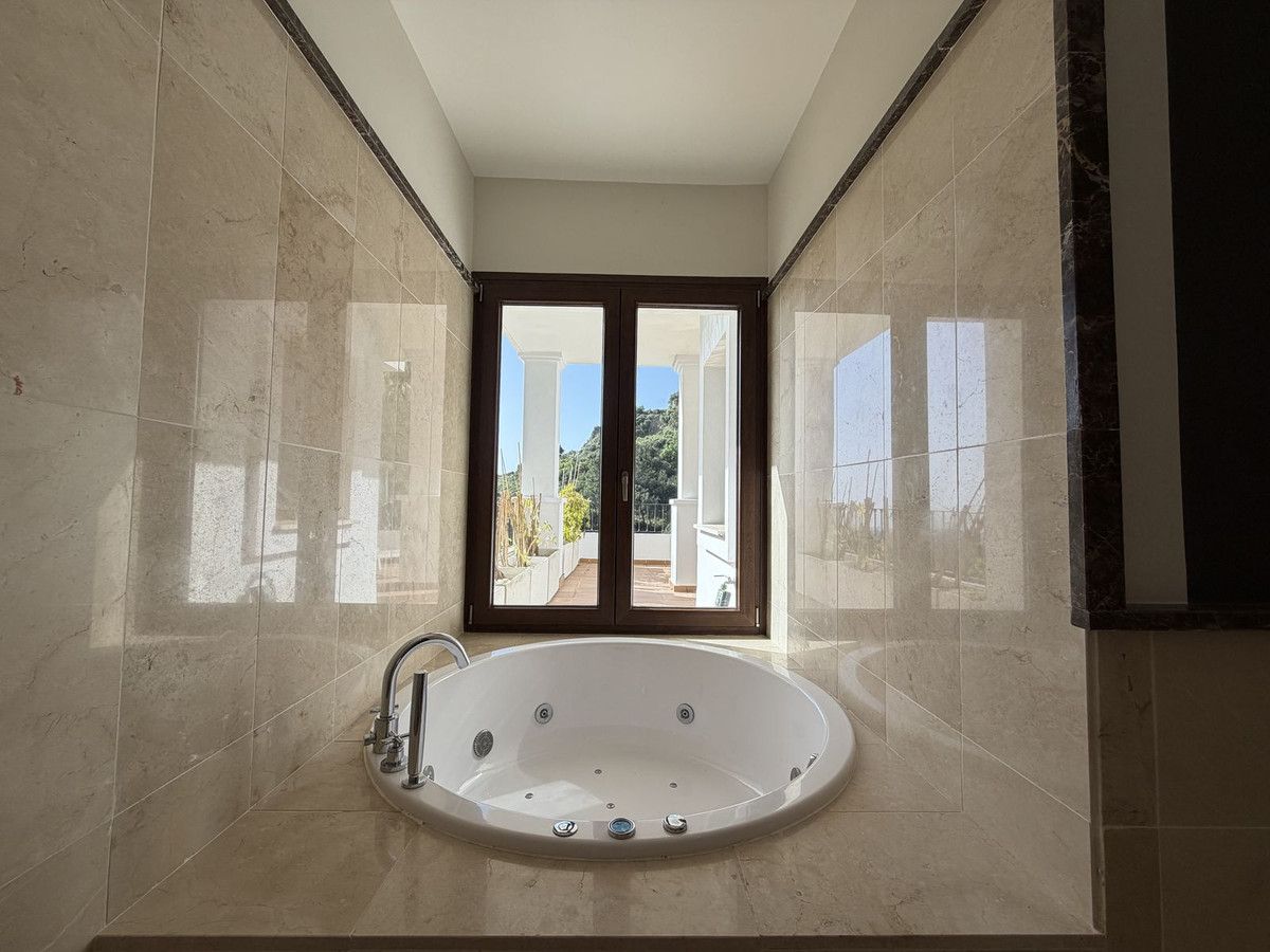 Se vende Villa - Chalet de 4 dormitorios en Costa Del Sol, Málaga, España