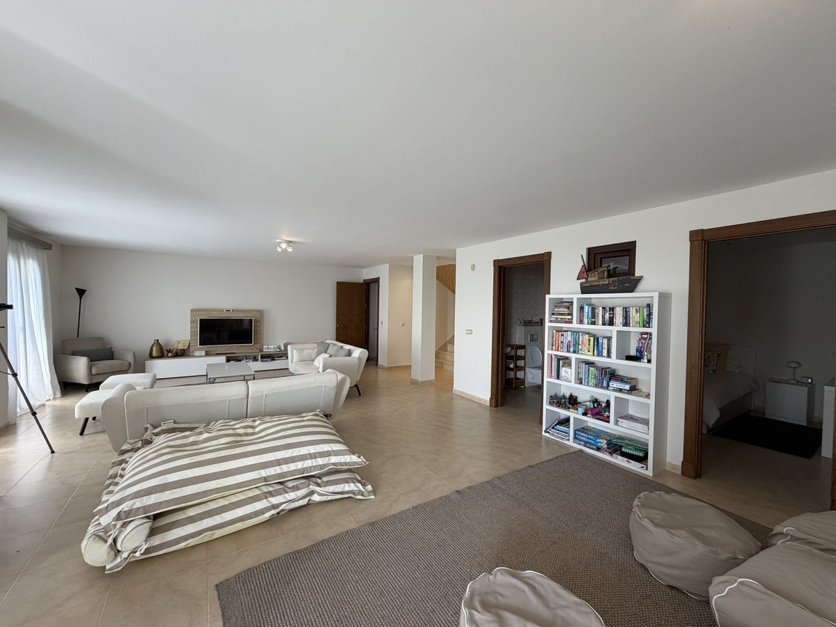 Se vende Villa - Chalet de 4 dormitorios en Costa Del Sol, Málaga, España