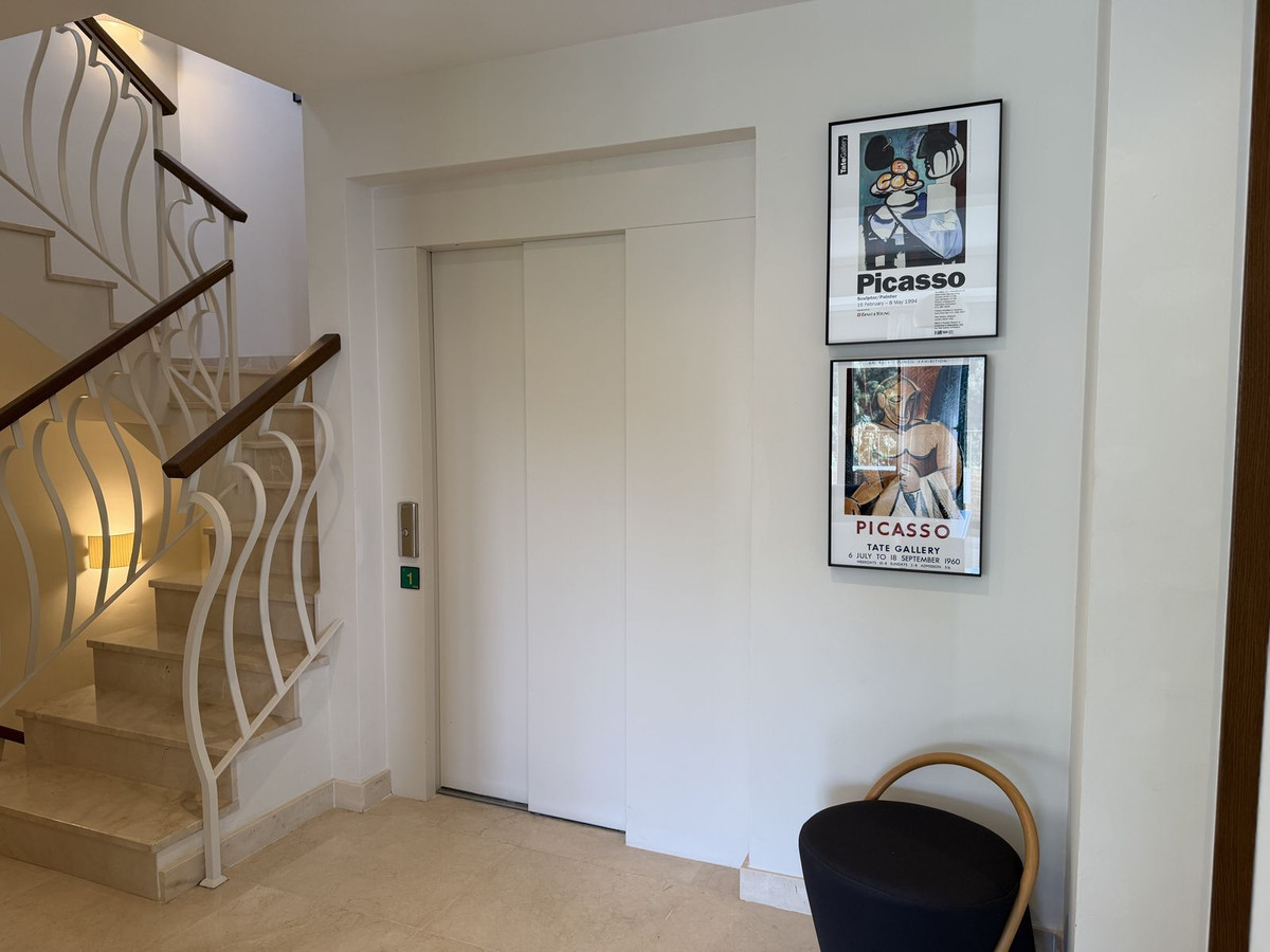 Se vende Villa - Chalet de 4 dormitorios en Costa Del Sol, Málaga, España