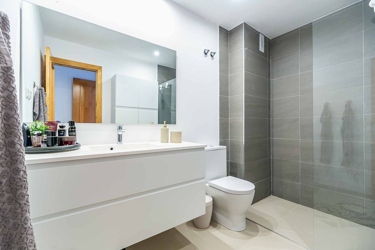 2 Bed Apartment for sale in Benalmadena Costa Del Sol, Málaga, Spain