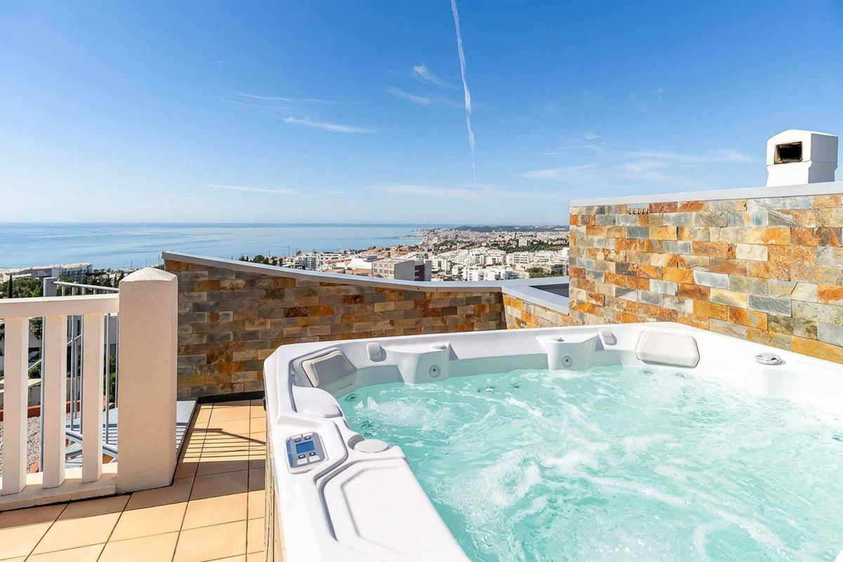 2 Bed Apartment for sale in Benalmadena Costa Del Sol, Málaga, Spain