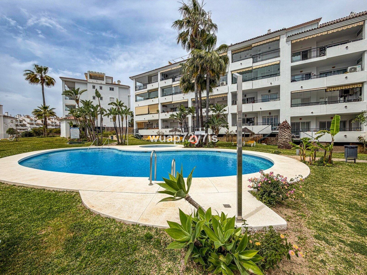Se vende Apartamento Planta Media de 2 dormitorios en Costa Del Sol, Málaga, España