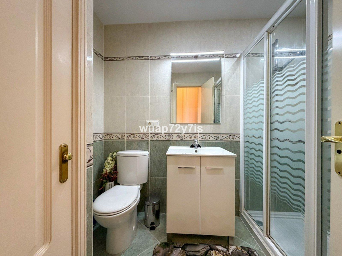 Se vende Apartamento Planta Media de 2 dormitorios en Costa Del Sol, Málaga, España