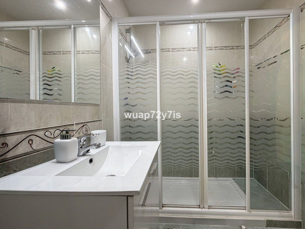 Se vende Apartamento Planta Media de 2 dormitorios en Costa Del Sol, Málaga, España