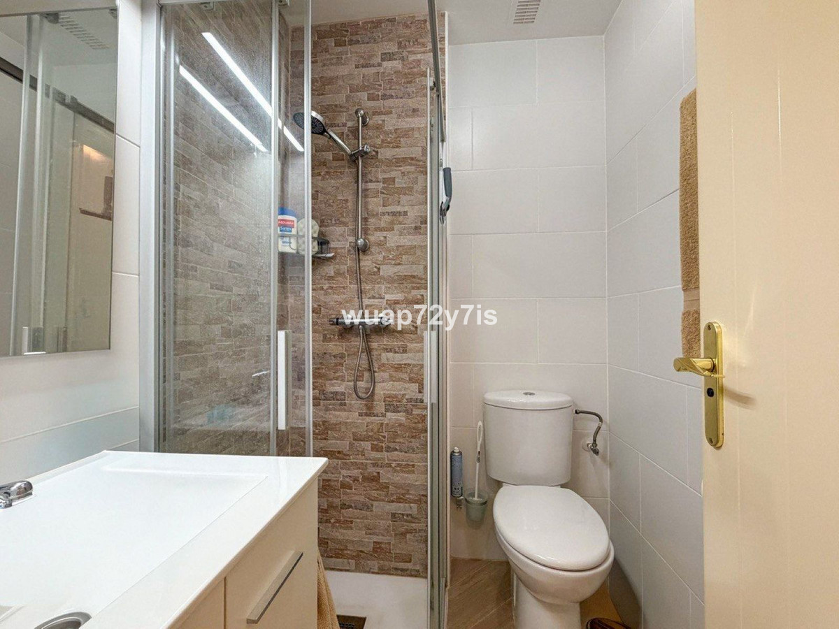 Se vende Apartamento Planta Media de 2 dormitorios en Costa Del Sol, Málaga, España