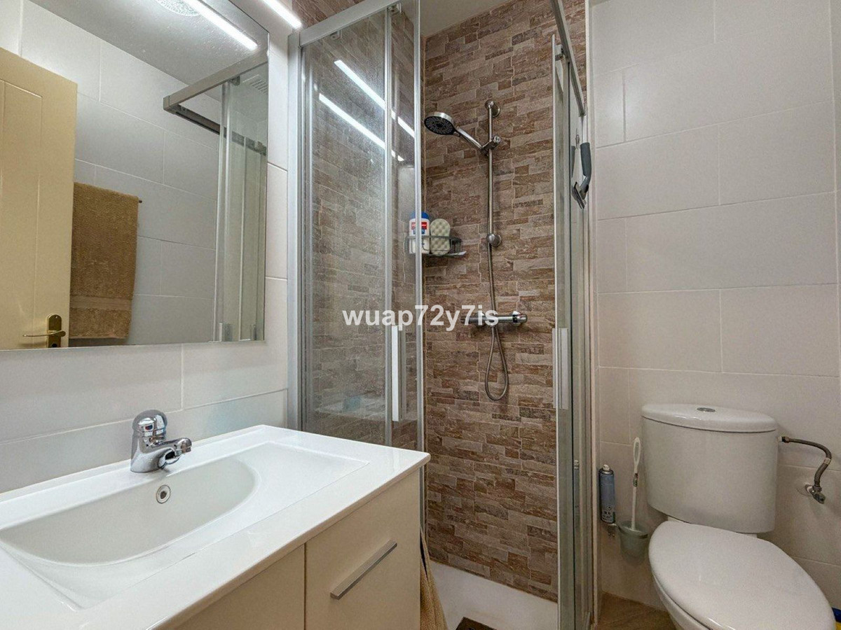 Se vende Apartamento Planta Media de 2 dormitorios en Costa Del Sol, Málaga, España