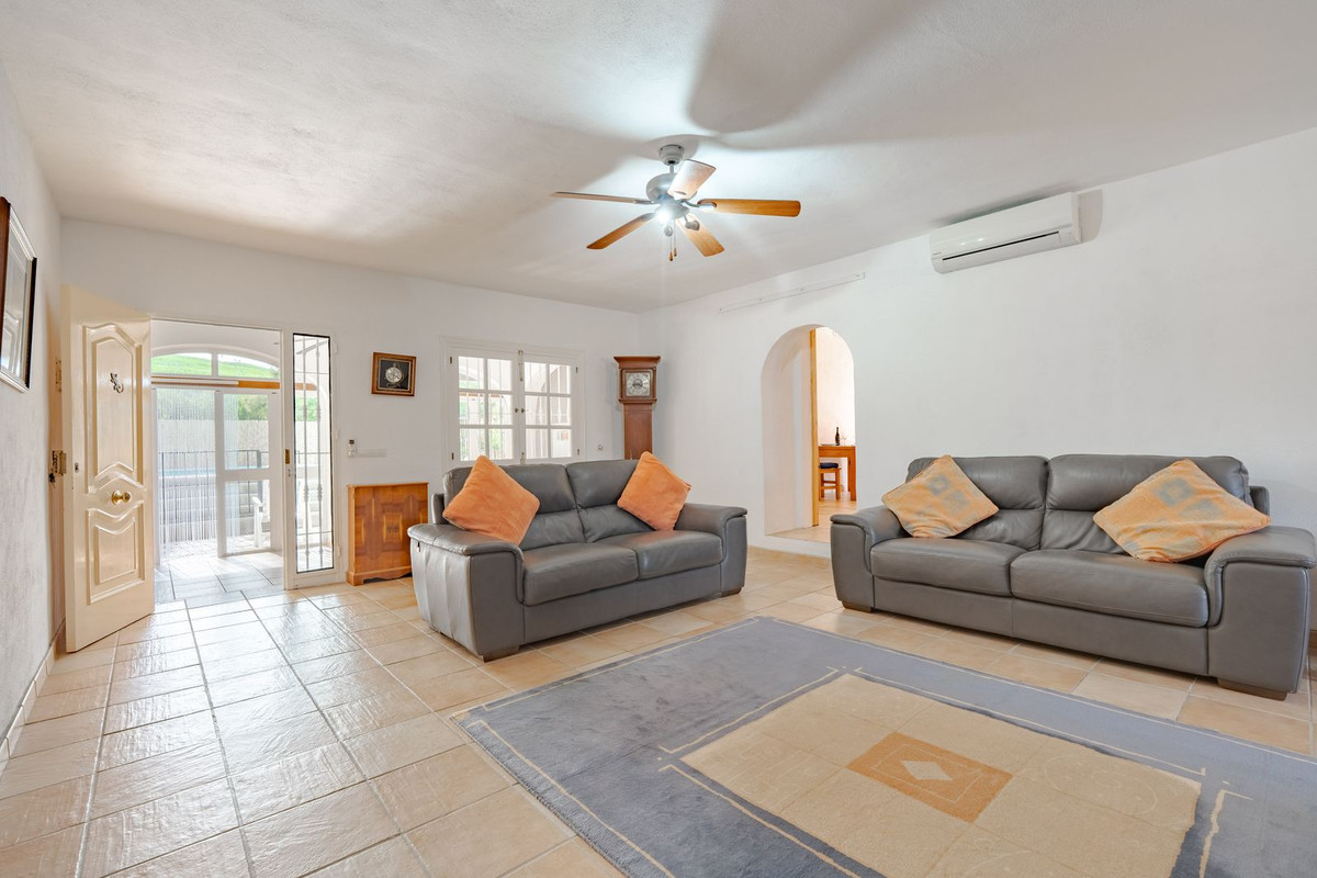 5 Bed Townhouse for sale in Coín Costa Del Sol, Málaga, Spain