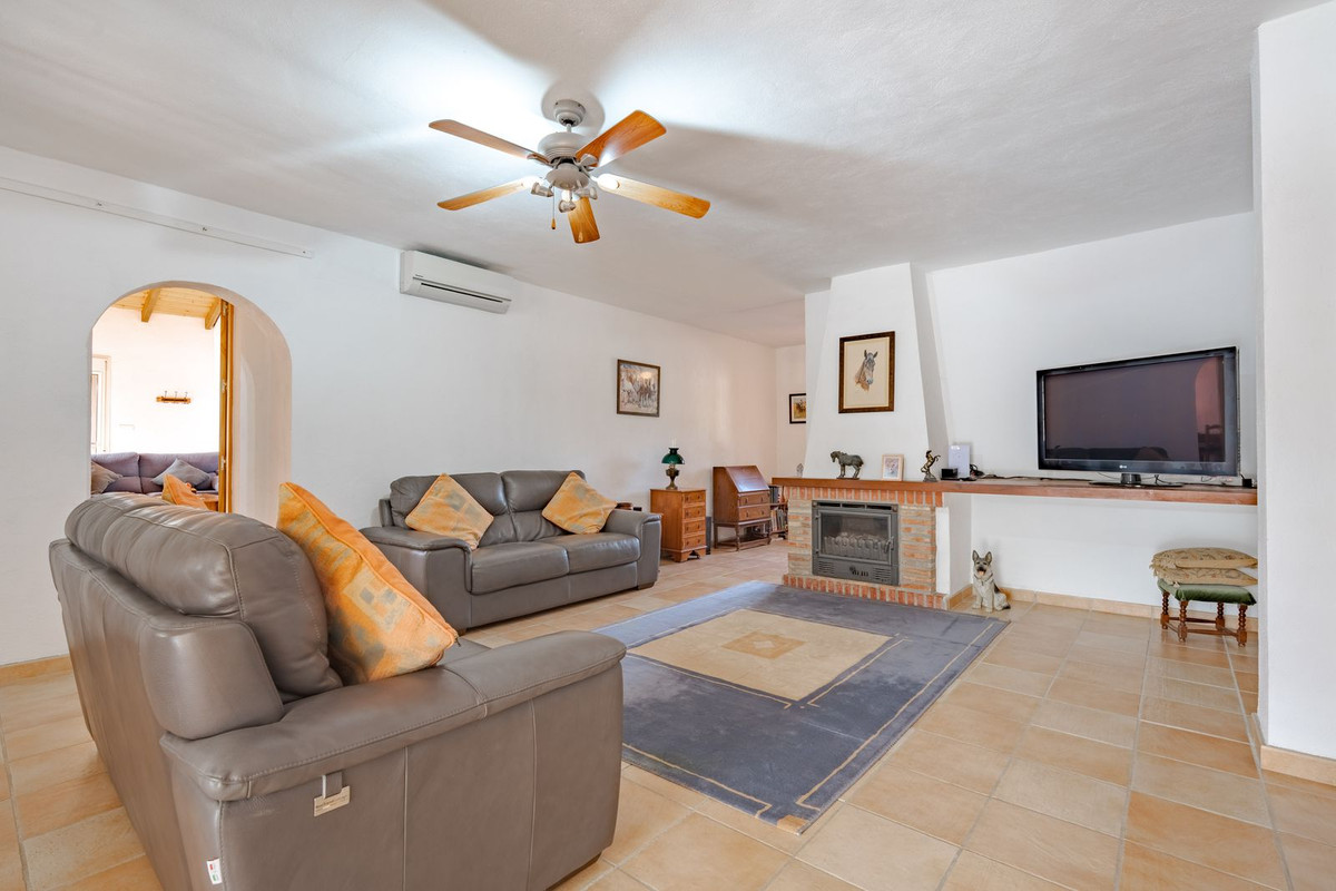 5 Bed Townhouse for sale in Coín Costa Del Sol, Málaga, Spain