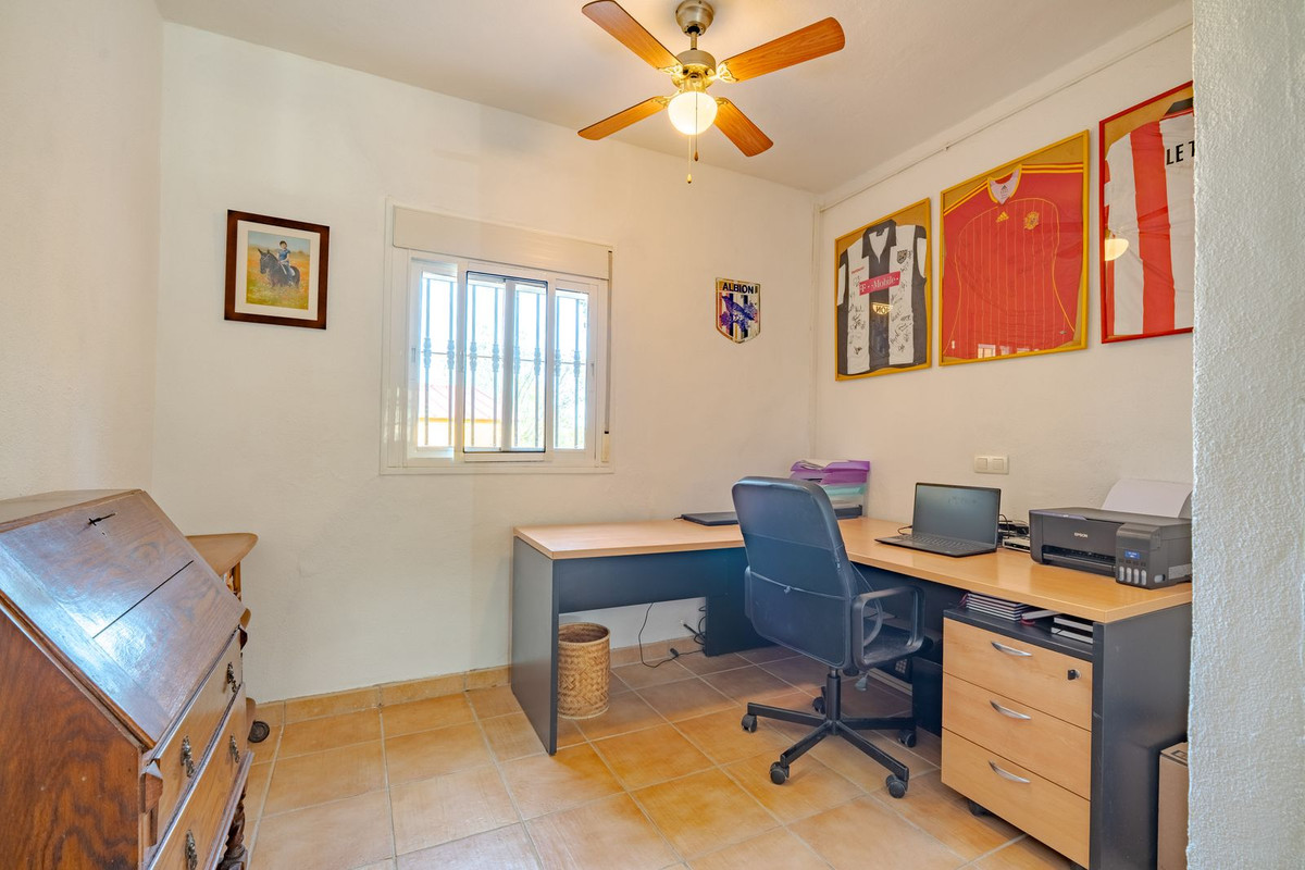 5 Bed Townhouse for sale in Coín Costa Del Sol, Málaga, Spain