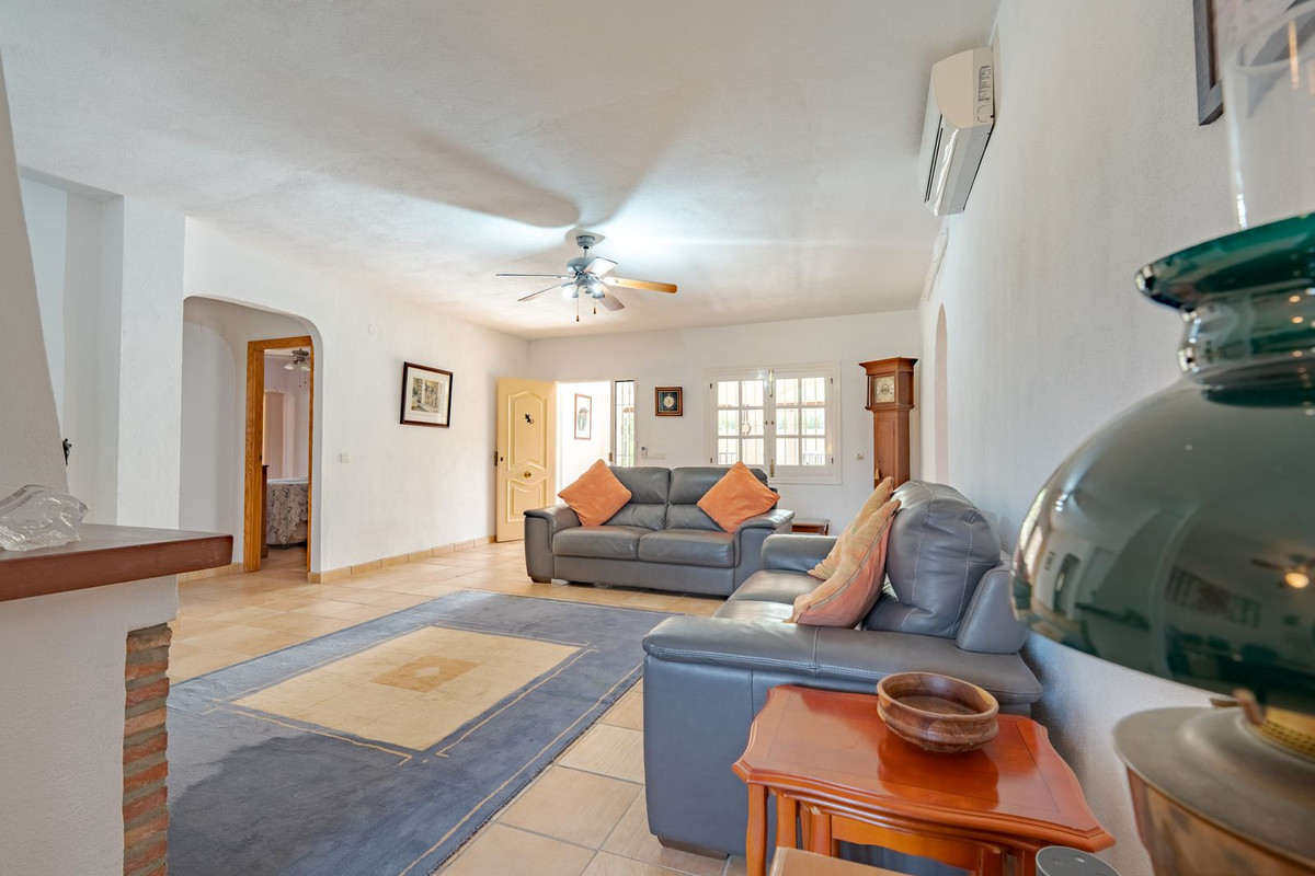 5 Bed Townhouse for sale in Coín Costa Del Sol, Málaga, Spain