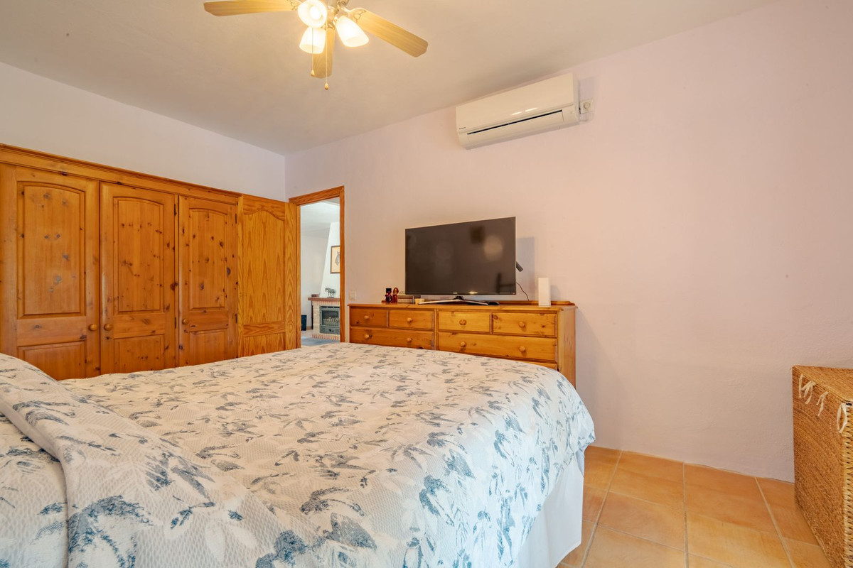 5 Bed Townhouse for sale in Coín Costa Del Sol, Málaga, Spain