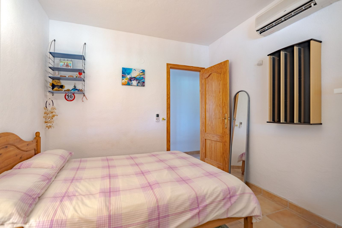 5 Bed Townhouse for sale in Coín Costa Del Sol, Málaga, Spain