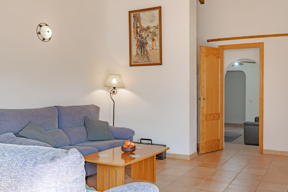 5 Bed Townhouse for sale in Coín Costa Del Sol, Málaga, Spain