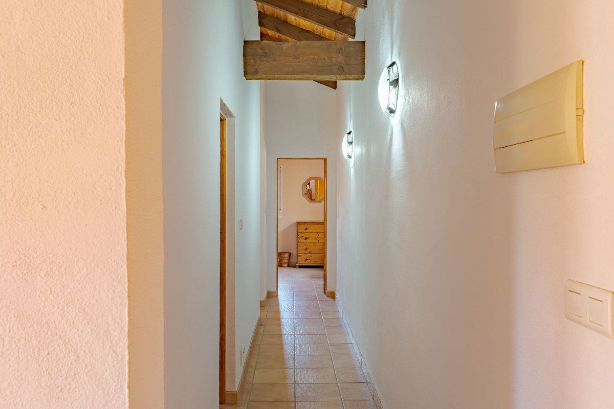 5 Bed Townhouse for sale in Coín Costa Del Sol, Málaga, Spain