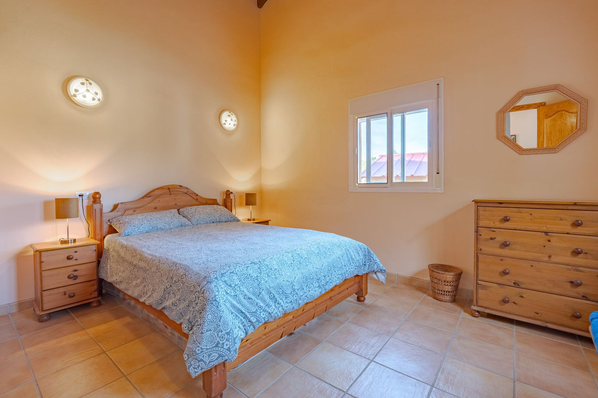 5 Bed Townhouse for sale in Coín Costa Del Sol, Málaga, Spain