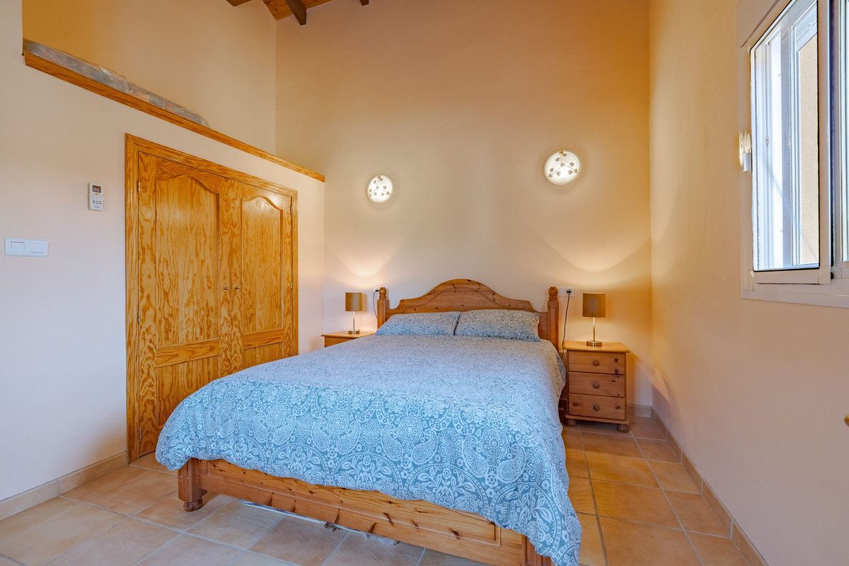5 Bed Townhouse for sale in Coín Costa Del Sol, Málaga, Spain