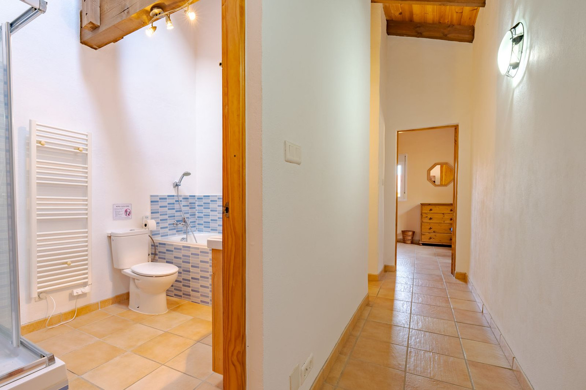 5 Bed Townhouse for sale in Coín Costa Del Sol, Málaga, Spain