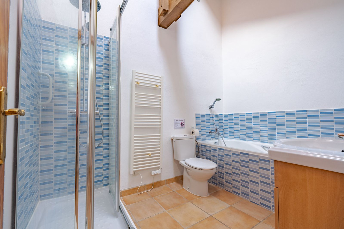 5 Bed Townhouse for sale in Coín Costa Del Sol, Málaga, Spain
