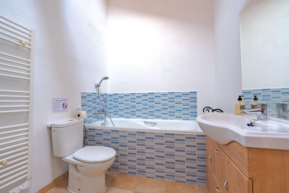 5 Bed Townhouse for sale in Coín Costa Del Sol, Málaga, Spain