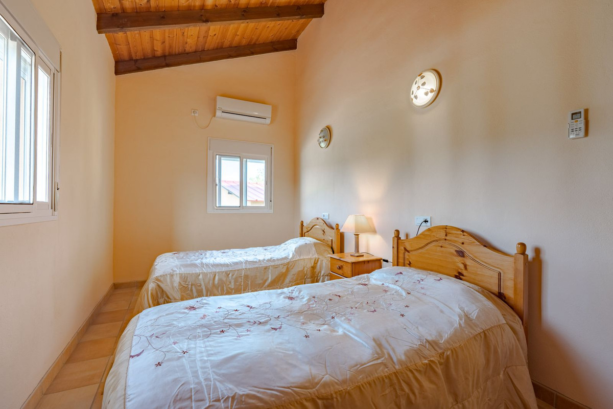 5 Bed Townhouse for sale in Coín Costa Del Sol, Málaga, Spain