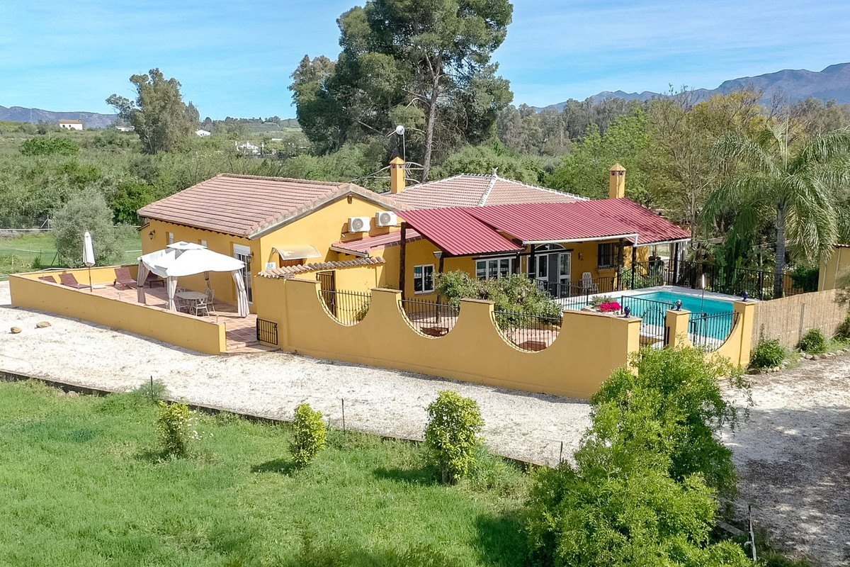 5 Bed Townhouse for sale in Coín Costa Del Sol, Málaga, Spain