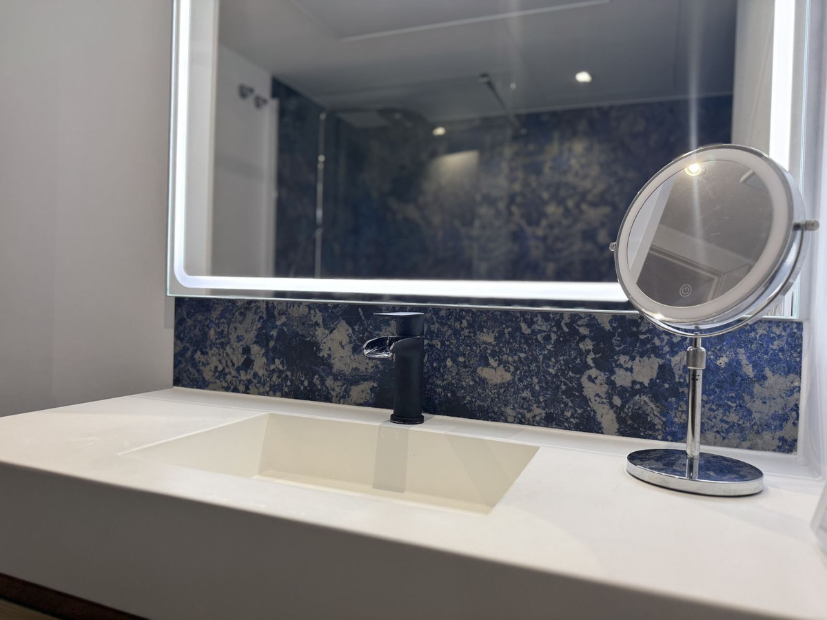 Se vende Apartamento Planta Media de 2 dormitorios en Costa Del Sol, Málaga, España