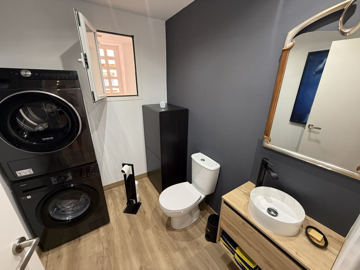 Se vende Apartamento Planta Media de 2 dormitorios en Costa Del Sol, Málaga, España