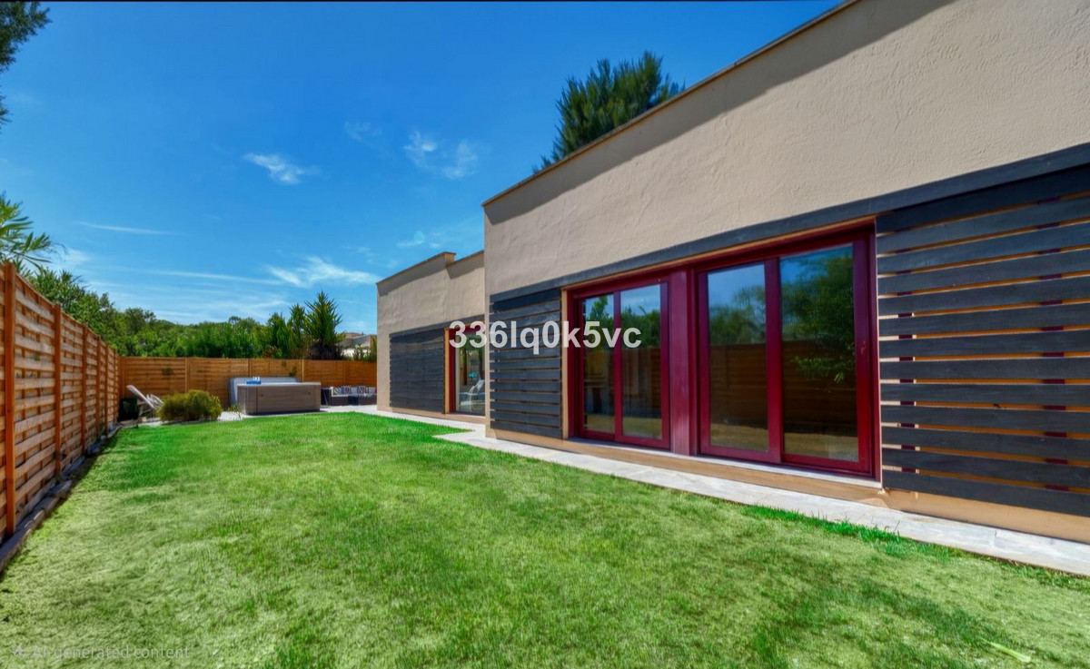 Se vende Villa - Chalet de 3 dormitorios en Costa Del Sol, Málaga, España