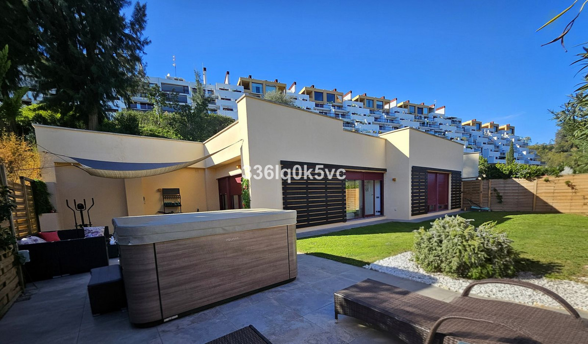 Se vende Villa - Chalet de 3 dormitorios en Costa Del Sol, Málaga, España