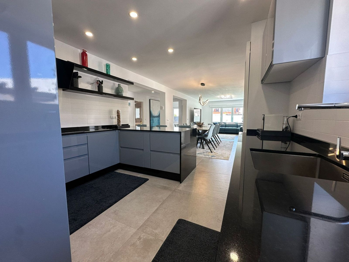4 Bed Townhouse for sale in Benalmadena Costa Del Sol, Málaga, Spain